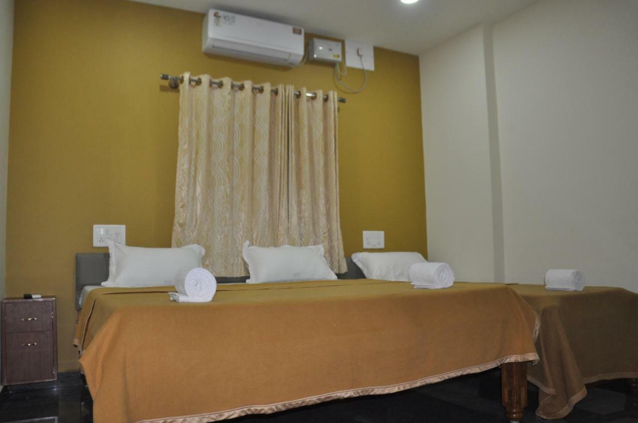 Blue Crystal Lodge Shimoga Exterior foto
